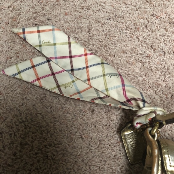 Super cute Gold classic Coach cross body bag - Picture 5 of 7